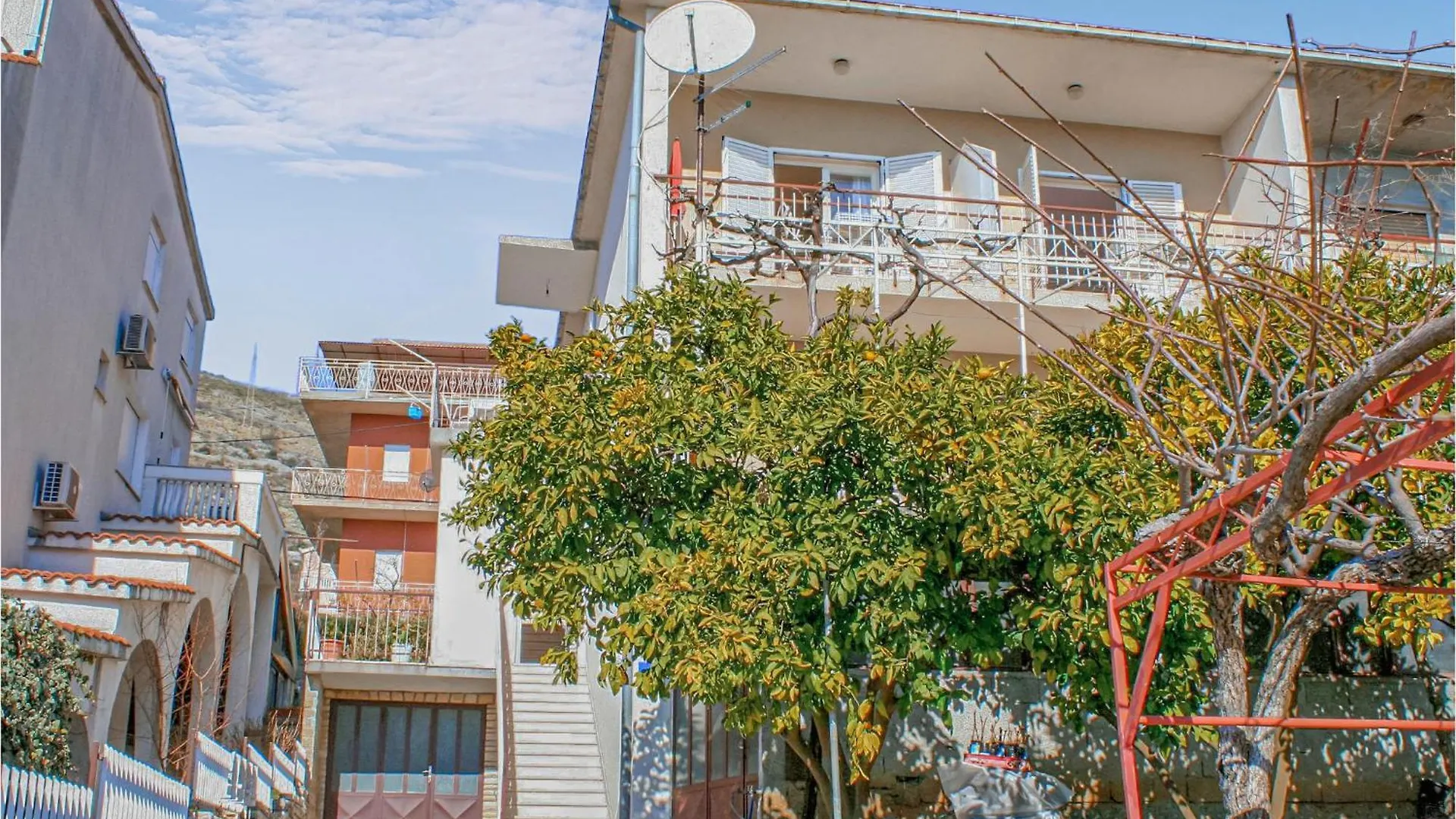1 Bedroom Nice Apartment In Seget Donji contacts